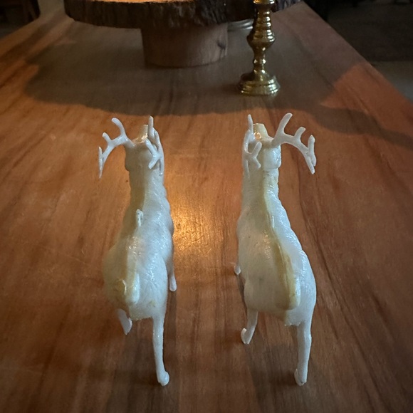 Vintage White Reindeer Figurines 3” tall set of 2. - Picture 3 of 7